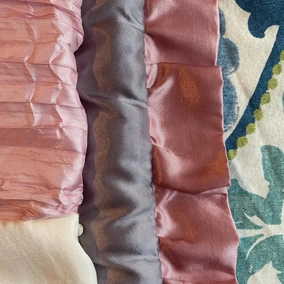 The Peanutshell Bella organic cotton crib quilt and sheet set pink, cream - Picture 10 of 17